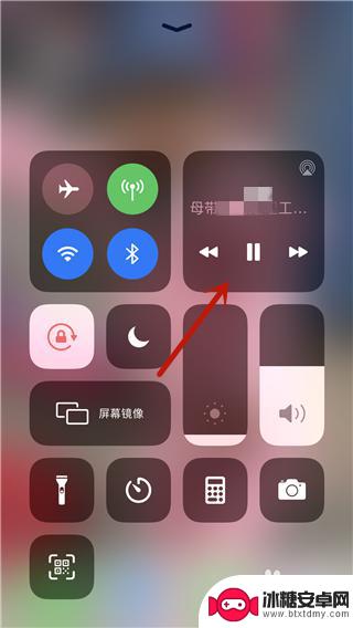 手机如何锁屏后放音乐 iPhone锁屏播放视频声音设置方法