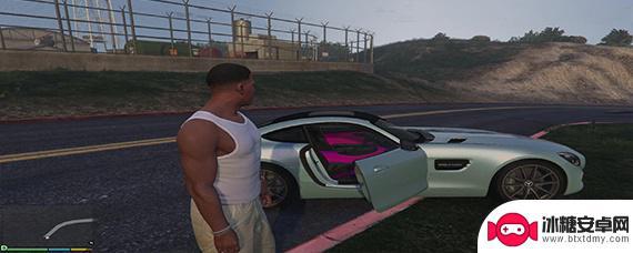 gta5线上怎么和路人对话 PS4版GTA5按哪个键可以与游戏内的普通人对话