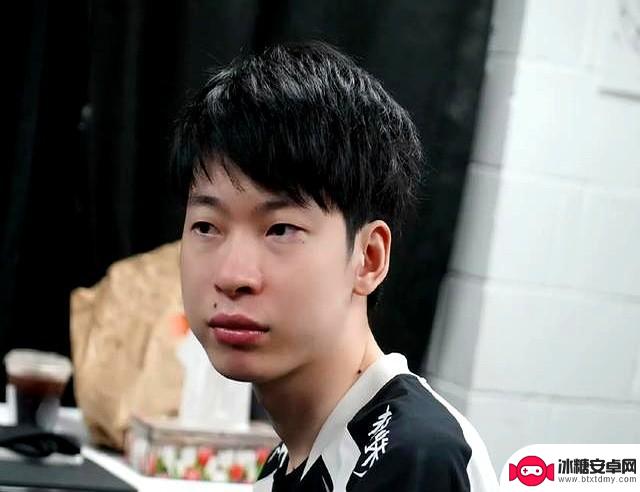 圣枪哥拉胯表现惹众怒，Shanks失落令人心疼，Hope成为希望之光