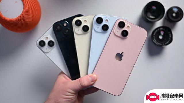 苹果四款iPhone 15机模上手：标准版色调更淡、Pro版主打蓝色