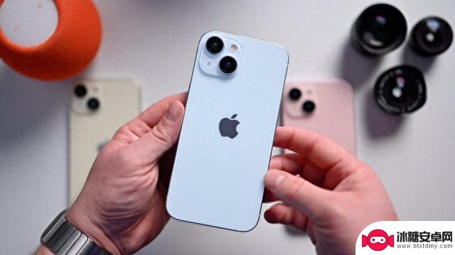 苹果四款iPhone 15机模上手：标准版色调更淡、Pro版主打蓝色