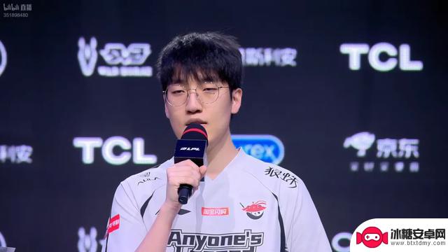LPL赛场上最受争议的比赛：究竟是神级对决还是神人较量？LPL顶尖AD选手将退役？