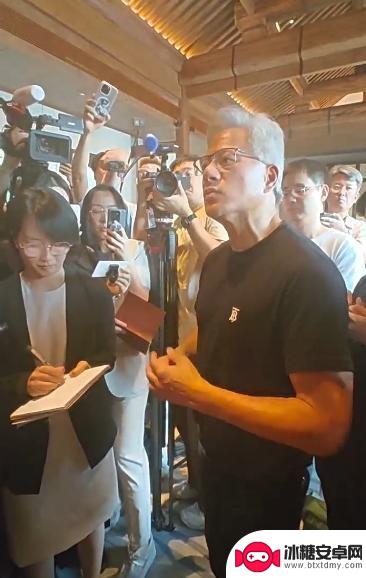 4万亿CEO偏爱小众机型:纯安卓与花哨系统谁更受欢迎?为何选择这种机型?