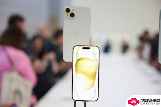 为什么这几年iPhone总被吐槽,但销量依旧很好?罗永浩一语中的!