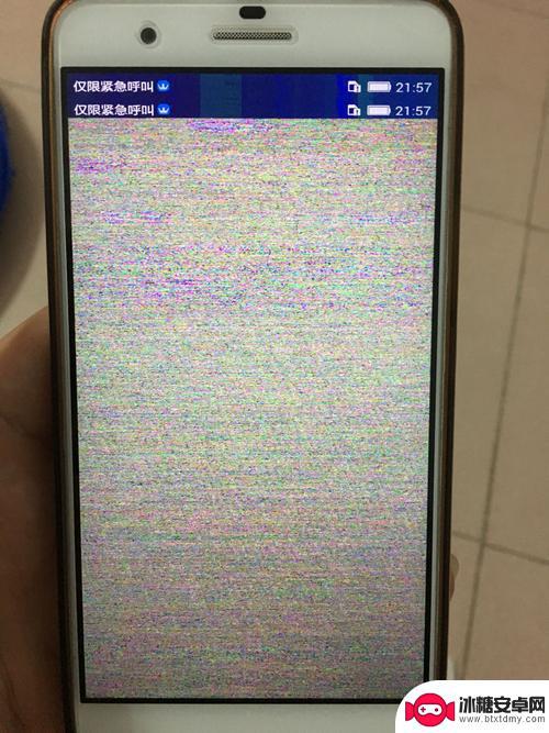 华为手机屏幕边缘显示不全 华为手机屏幕不满屏显示有黑框