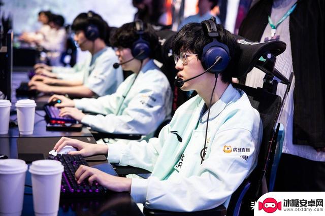 知情人爆料:IG首发wei!jiejie不愿替补,解约了?