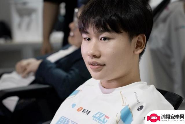 知情人爆料:IG首发wei!jiejie不愿替补,解约了?
