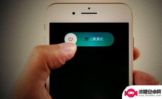 苹果8手机怎么拆开后盖 iPhone8 Plus后盖拆卸图文教程