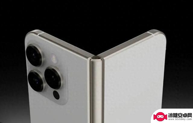 曝光：三星Z Fold 8与折叠iPhone同款屏幕无折痕