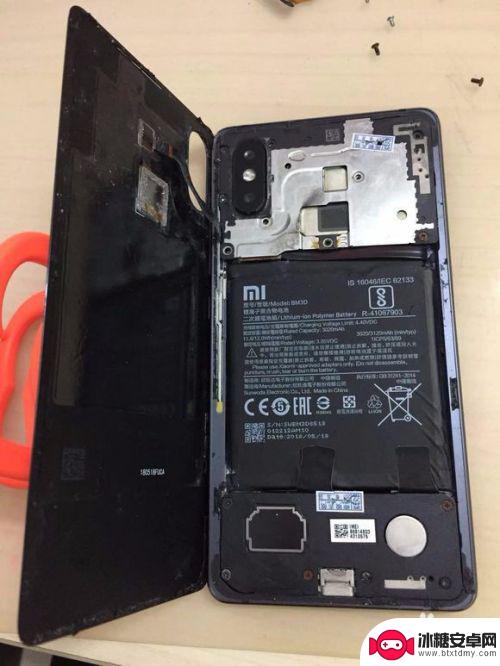 如何修复小米手机后盖 小米8se后盖更换
