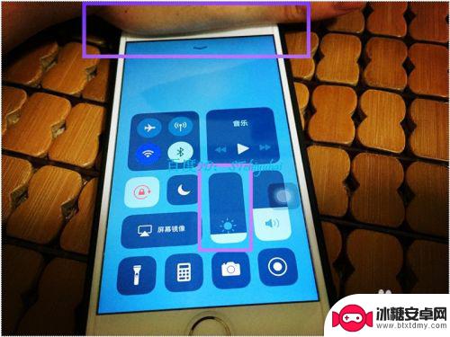 苹果手机怎么设置光感感应 iPhone光线感应器设置步骤